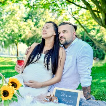 A Picnic in the Park with the Baby Bump